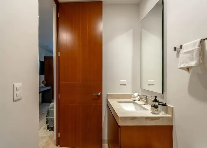 Hébergement de vacances Lux 2br With Jungle Views, Pool, Gym At Nhoa