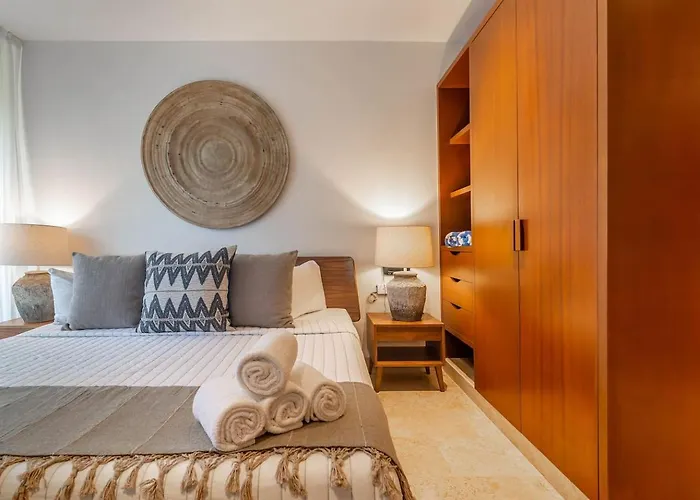 Hébergement de vacances Lux 2br With Jungle Views, Pool, Gym At Nhoa *
