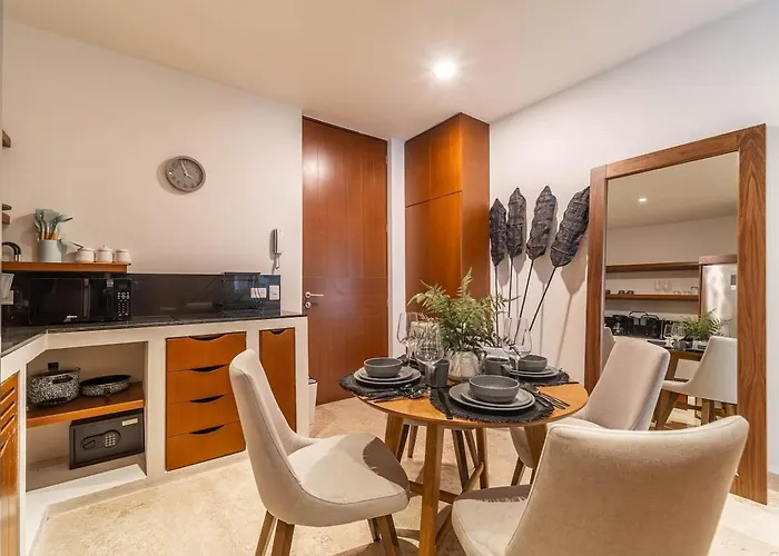 Hébergement de vacances Lux 2br With Jungle Views, Pool, Gym At Nhoa